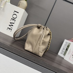 Кошелек Loewe Flamenco из мягкой кожи 