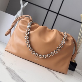 Новая модель Loewe — большая сумка Fla