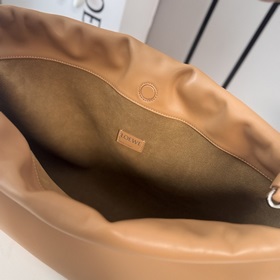 Новая модель Loewe — большая сумка Fla