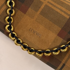 Loewe  Классическая сумка-клатч средн