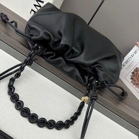Новая модель Loewe — большая сумка Fla