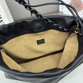 Новая модель Loewe — большая сумка Fla