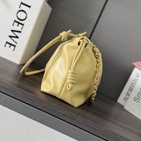 Кошелек Loewe Flamenco из мягкой кожи 