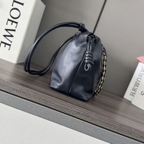 Кошелек Loewe Flamenco из мягкой кожи 