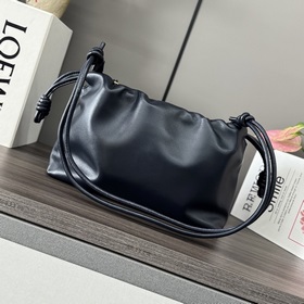 Кошелек Loewe Flamenco из мягкой кожи 