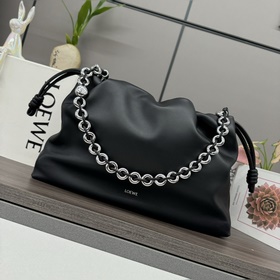 Новая модель Loewe — большая сумка Fla