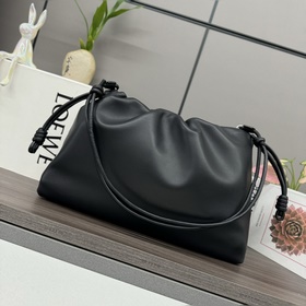 Новая модель Loewe — большая сумка Fla