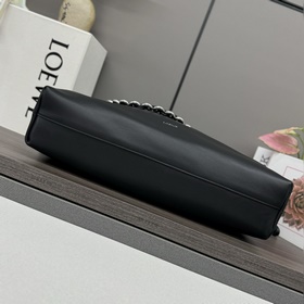 Новая модель Loewe — большая сумка Fla