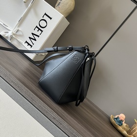 Loewe  Классическая сумка-хобо Hammoc