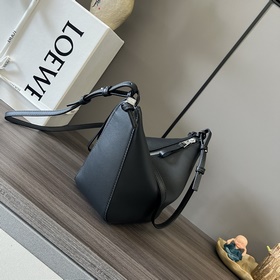 Loewe  Классическая сумка-хобо Hammoc