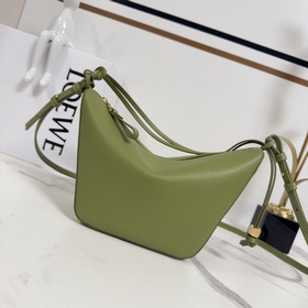 Loewe  Классическая сумка-хобо Hammoc