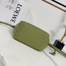 Loewe  Классическая сумка-хобо Hammoc