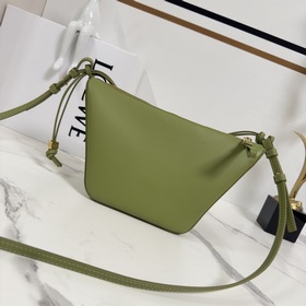 Loewe  Классическая сумка-хобо Hammoc