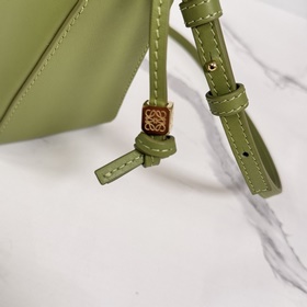 Loewe  Классическая сумка-хобо Hammoc