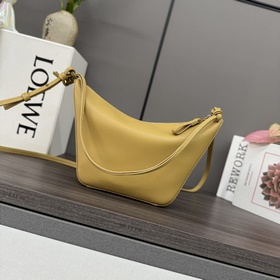 Loewe  Классическая сумка-хобо Hammoc