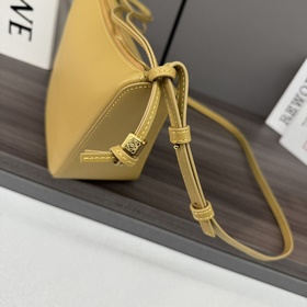 Loewe  Классическая сумка-хобо Hammoc