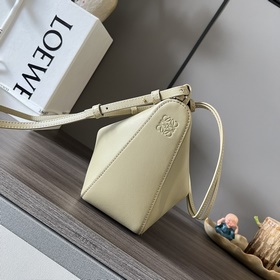 Loewe  Классическая сумка-хобо Hammoc