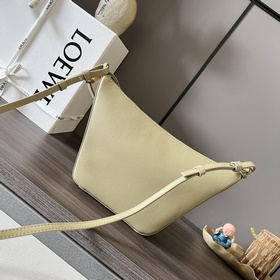 Loewe  Классическая сумка-хобо Hammoc