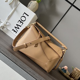 Loewe Новая версия сумки Puzzle Edge