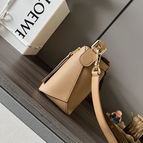 Loewe Новая версия сумки Puzzle Edge 