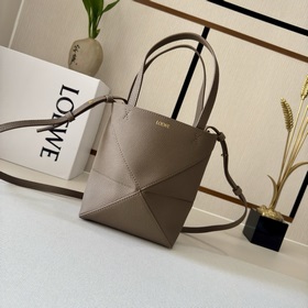 Новая мини-сумка Puzzle Fold от Loewe
