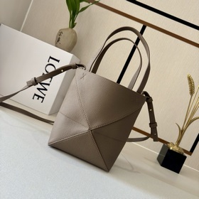 Новая мини-сумка Puzzle Fold от Loewe 