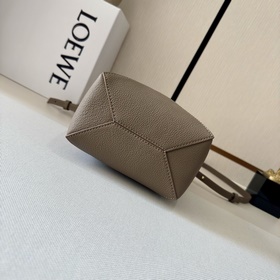 Новая мини-сумка Puzzle Fold от Loewe 