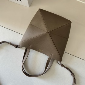 Новая мини-сумка Puzzle Fold от Loewe 