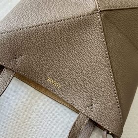 Новая мини-сумка Puzzle Fold от Loewe 