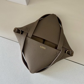 Новая мини-сумка Puzzle Fold от Loewe 