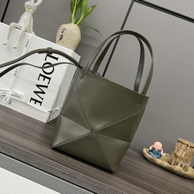 Новая мини-сумка Puzzle Fold от Loewe 