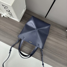 Новая мини-сумка Puzzle Fold от Loewe 