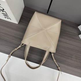 Новая мини-сумка Puzzle Fold от Loewe 
