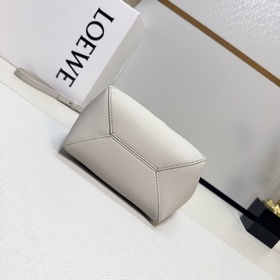 Новая мини-сумка Puzzle Fold от Loewe 