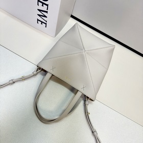 Новая мини-сумка Puzzle Fold от Loewe 
