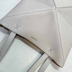 Новая мини-сумка Puzzle Fold от Loewe 