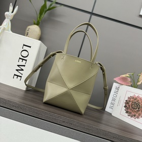 Новая мини-сумка Puzzle Fold от Loewe