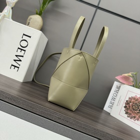 Новая мини-сумка Puzzle Fold от Loewe 