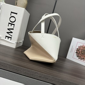 Новая мини-сумка Puzzle Fold от Loewe 