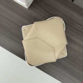 Новая мини-сумка Puzzle Fold от Loewe 