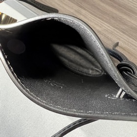 Классическая практичная сумочка Loewe 