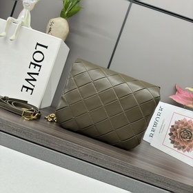 Сумка Loewe Puffer Goya из блестящей к