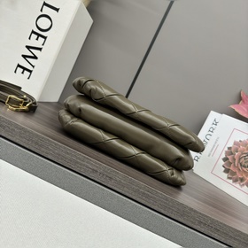 Сумка Loewe Puffer Goya из блестящей к
