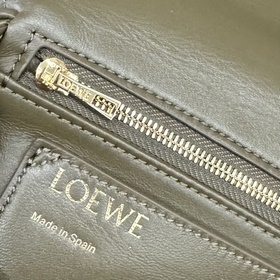 Сумка Loewe Puffer Goya из блестящей к