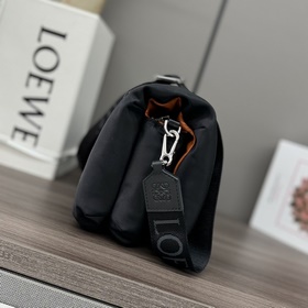 Новая сумка Loewe Puffer Goya из нейло