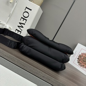 Новая сумка Loewe Puffer Goya из нейло
