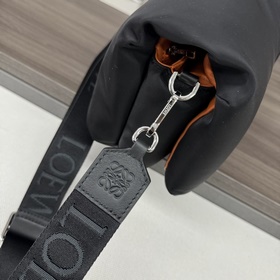 Новая сумка Loewe Puffer Goya из нейло