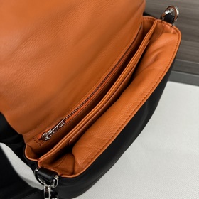 Новая сумка Loewe Puffer Goya из нейло