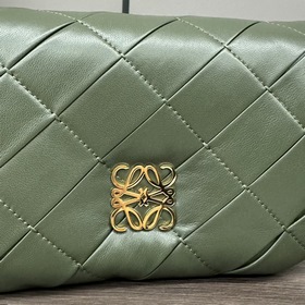 Сумка Loewe Puffer Goya из блестящей к