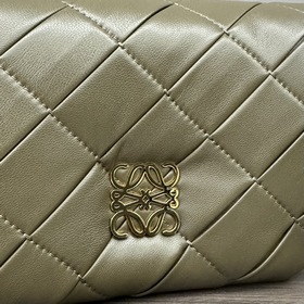 Сумка Loewe Puffer Goya из блестящей к